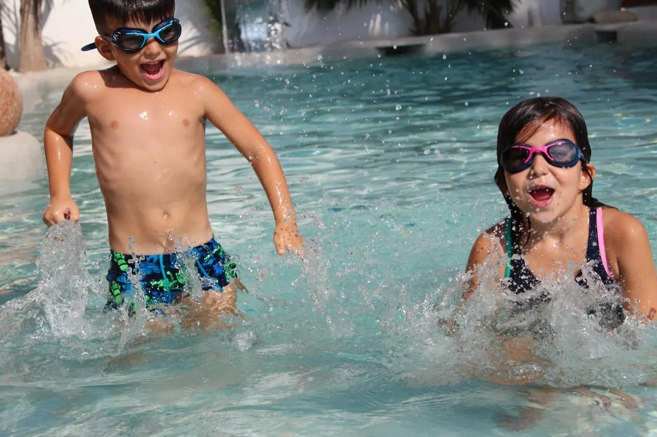 Camping Globo Barcelona Hotel Canet De Mar 4*,